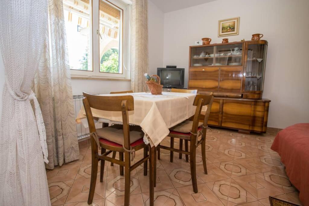Garden View Apartment In Porec For 2 - 3 Persons Exteriör bild