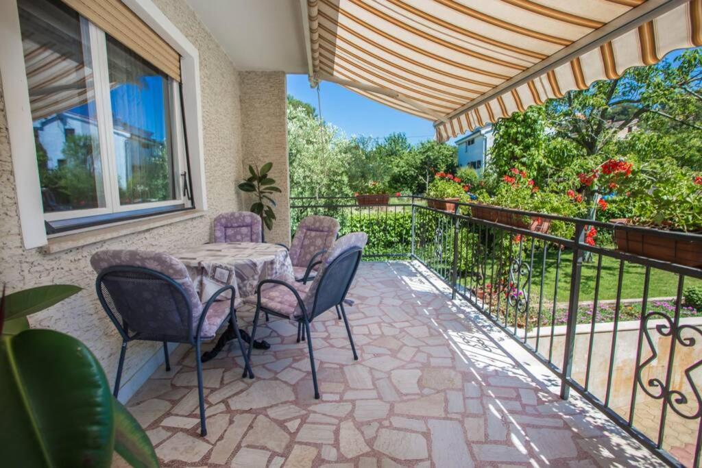 Garden View Apartment In Porec For 2 - 3 Persons Exteriör bild