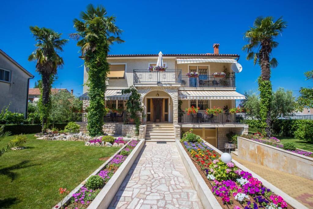 Garden View Apartment In Porec For 2 - 3 Persons Exteriör bild