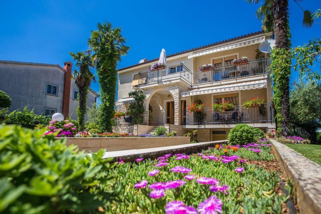 Garden View Apartment In Porec For 2 - 3 Persons Exteriör bild