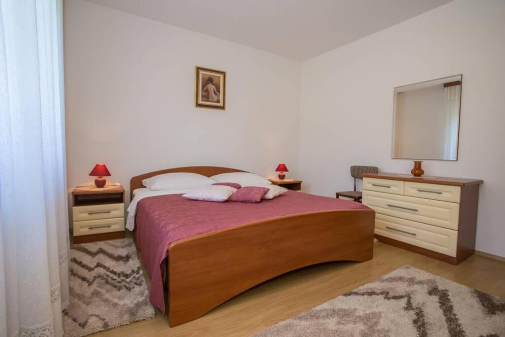 Garden View Apartment In Porec For 2 - 3 Persons Exteriör bild